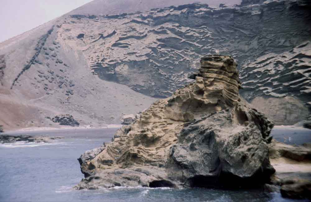 14 - Lanzarote, parque nacional de Timanfaya, volcan y mar